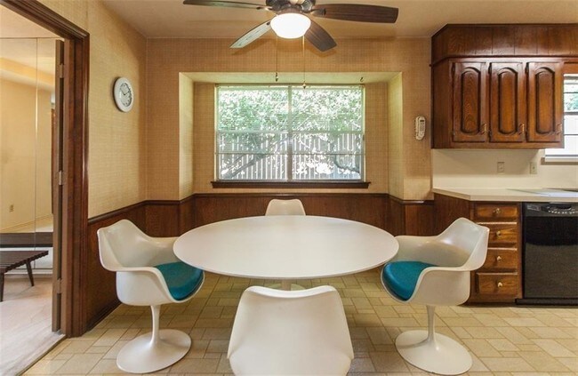 Building Photo - 2121 Stone Creek Dr