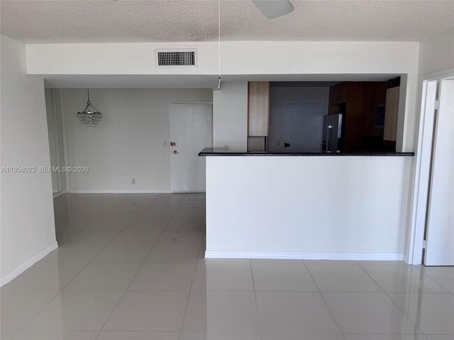 Building Photo - 2821 N Miami Beach Blvd