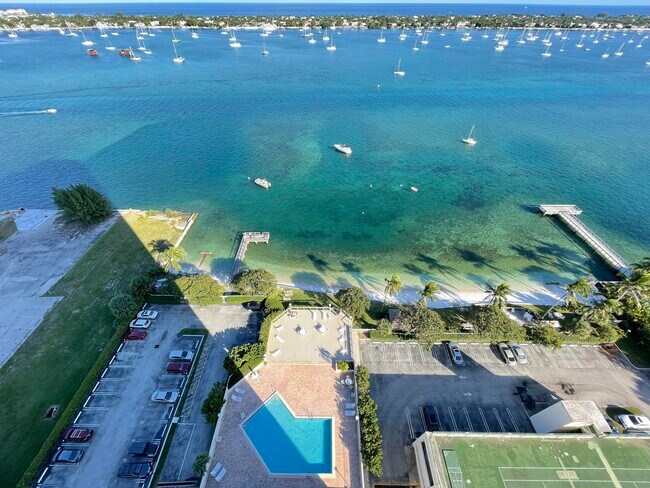 Building Photo - 5600 N Flagler Dr