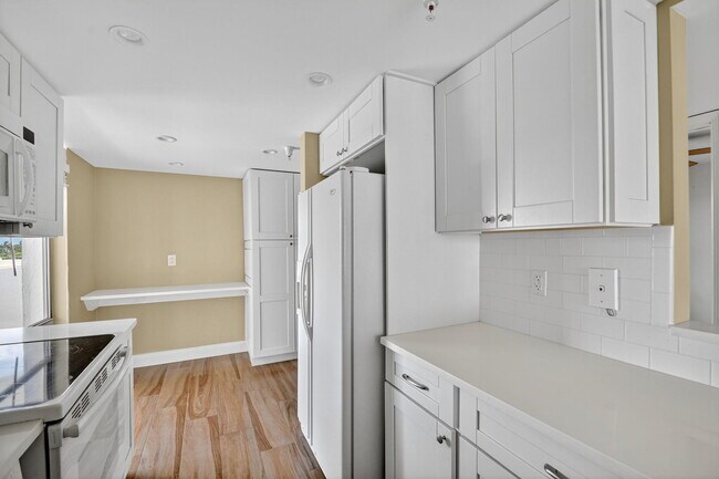 Building Photo - 3901 S Flagler Dr