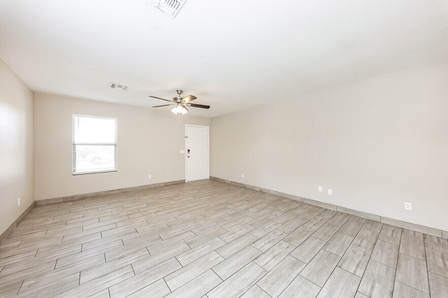 Building Photo - 11522 W Wethersfield Rd