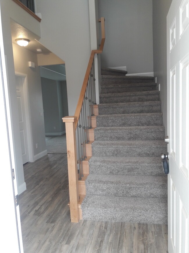 Building Photo - Move-In Discount --3 bed 2.5 bath - Newer townhome in the heart of Cedar City