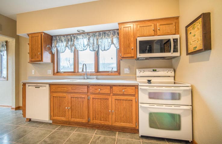 Kitchen - 508 Merton Ave