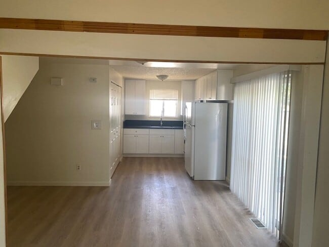 Building Photo - 2 Bedroom with an Additional Bonus Room Upstairs
