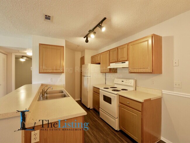 Building Photo - 637 Buoy Ln