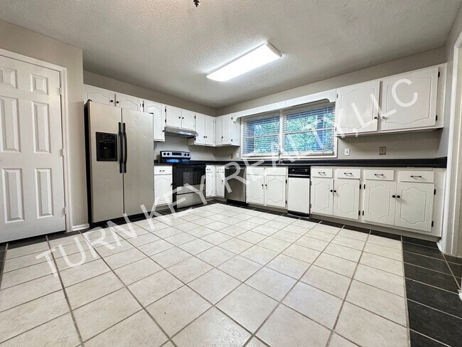 Building Photo - Adorable Townhome for Rent in Cahaba Heigh...