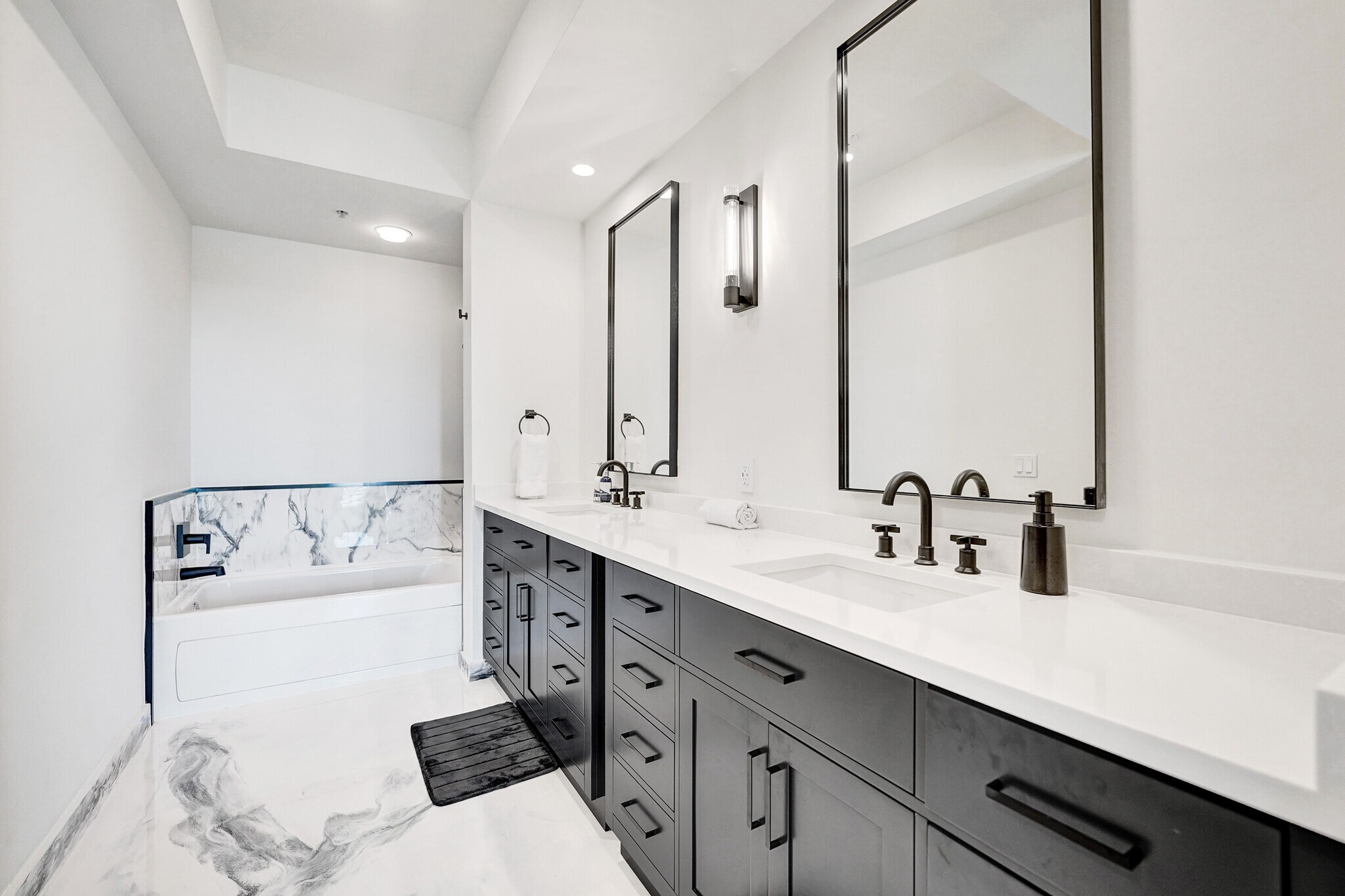 Building Photo - 315 NE 3rd Ave