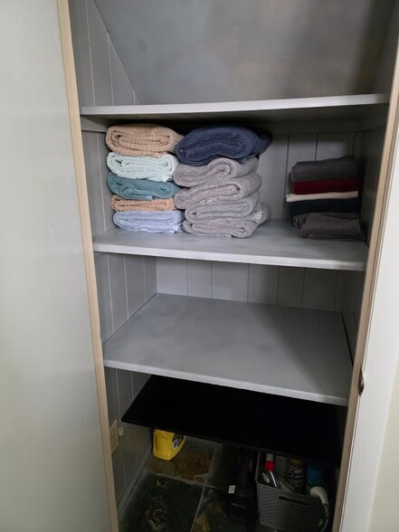 Building Photo - 6990 W Lake Rd