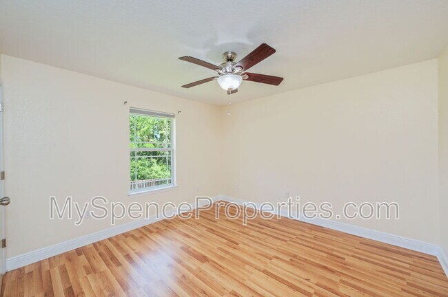 Building Photo - 618 Territory Ln