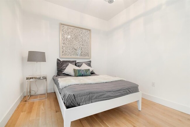 Building Photo - 414 1st St