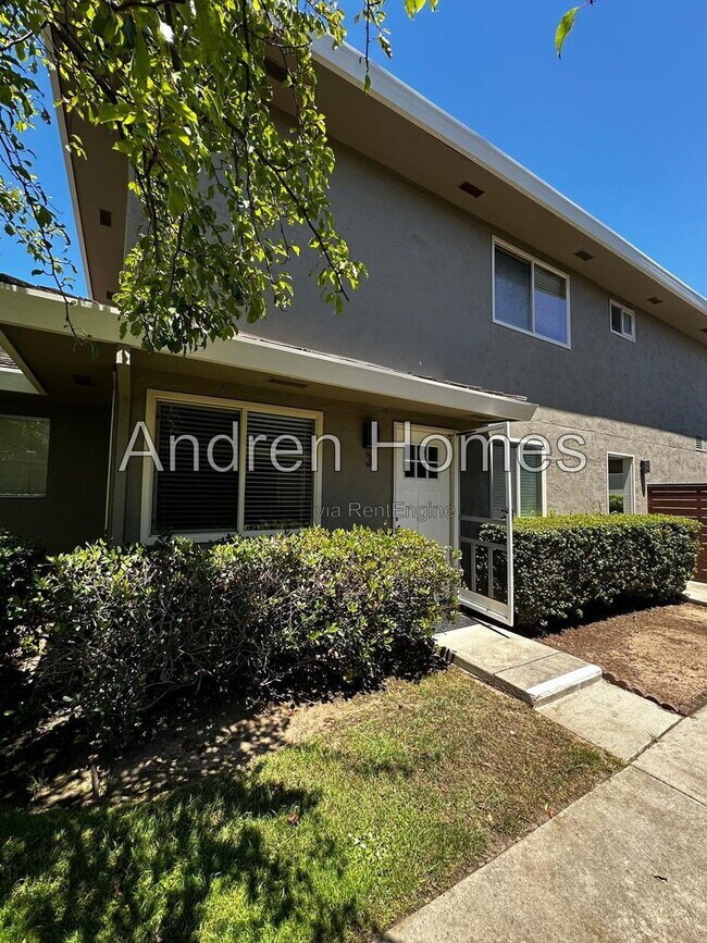 Building Photo - 1540 42nd Ave