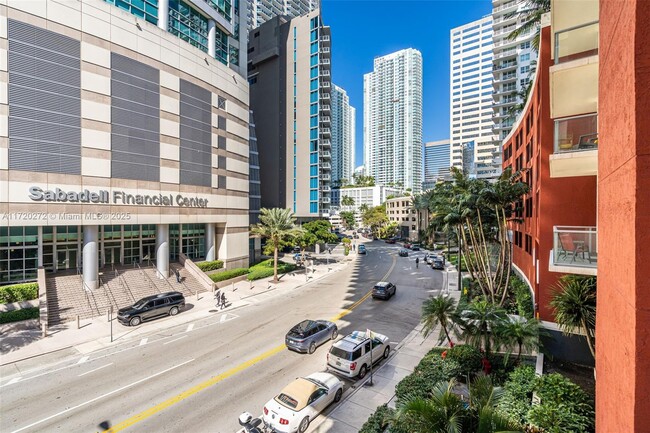 Building Photo - 1155 Brickell Bay Dr