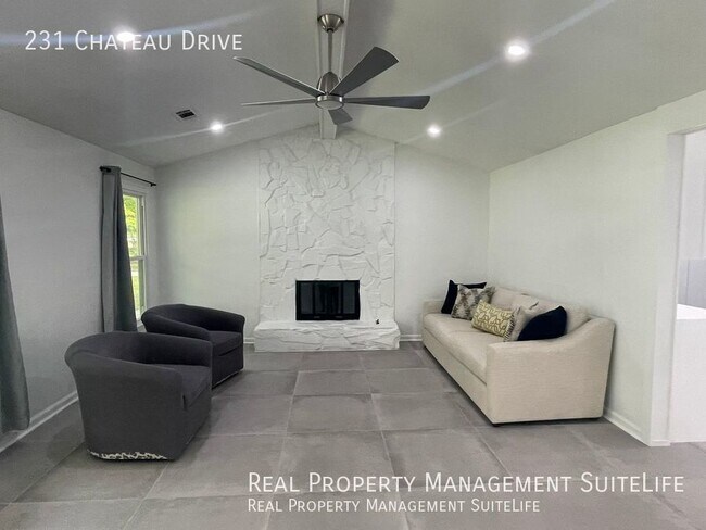 Building Photo - 231 Chateau Dr