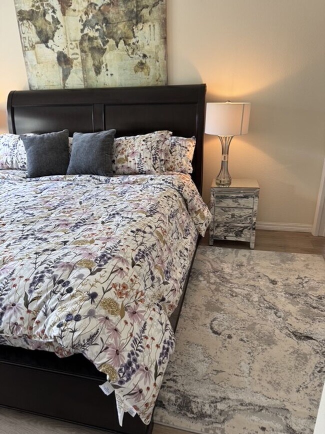 Building Photo - Fully Furnished 3/2 in beautiful Villages Community