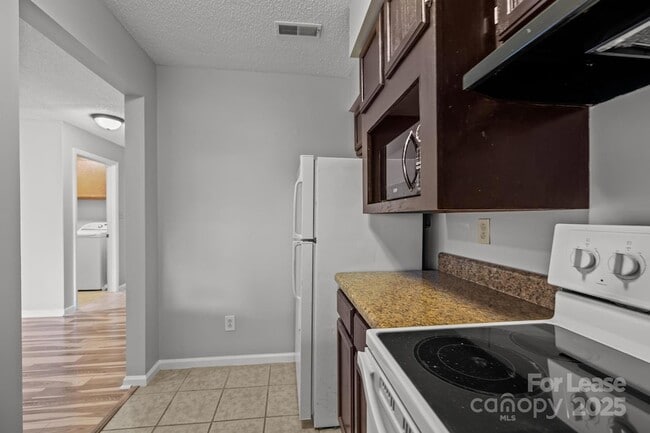 Building Photo - 2505 Stockbridge Dr