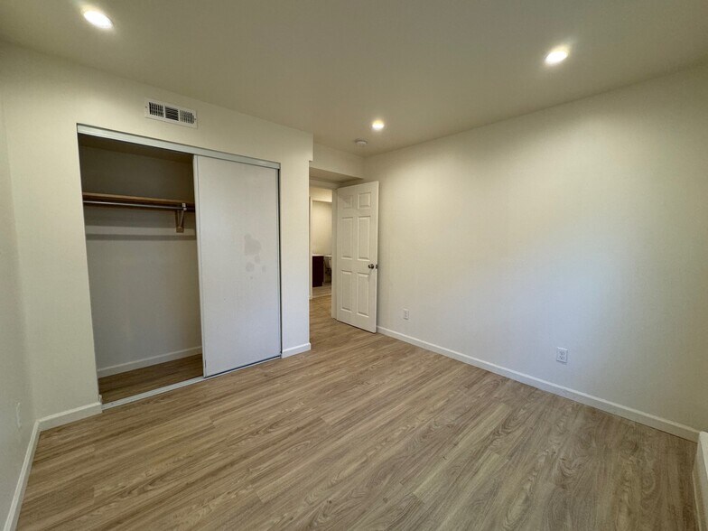 Building Photo - 1551 Santa Clara Ave