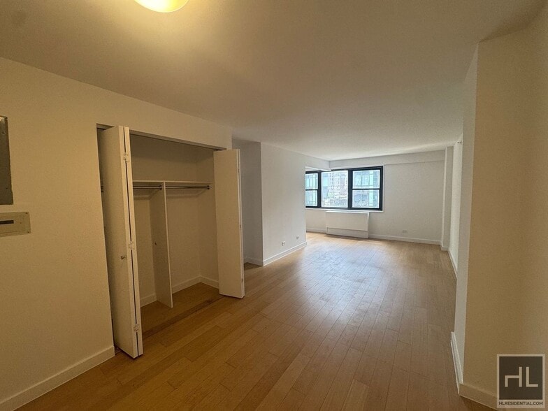 Building Photo - East 39th Street