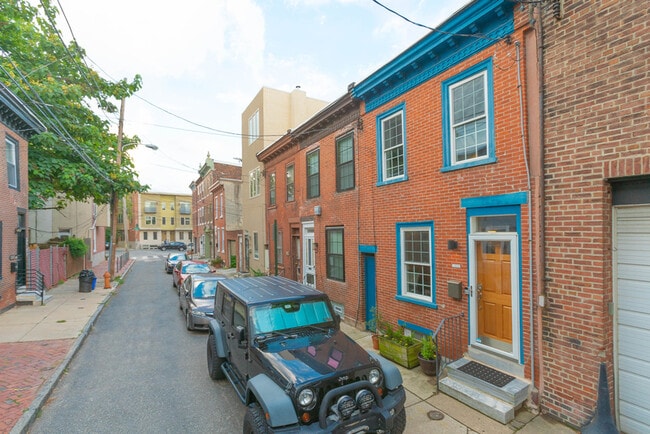 Building Photo - 1828 Olive St