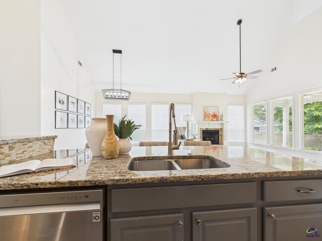 Building Photo - 205 Pebble Stone Pl