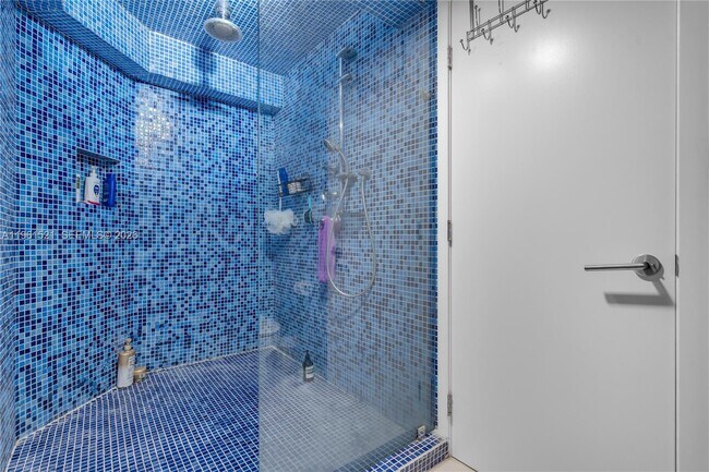 Building Photo - 1925 Brickell Ave