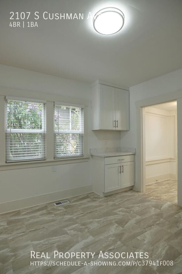 Building Photo - 2107 S Cushman Ave