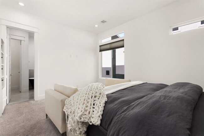 Building Photo - 500 Schweikhardt St