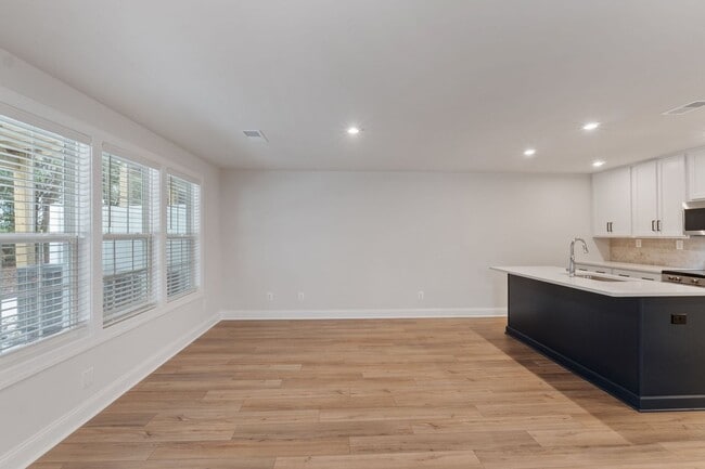 Building Photo - 2228 Leeham St