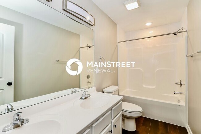 Building Photo - 3 Bedroom Pet-Friendly Home in Jeffersonville, IN with Main Street Renewal