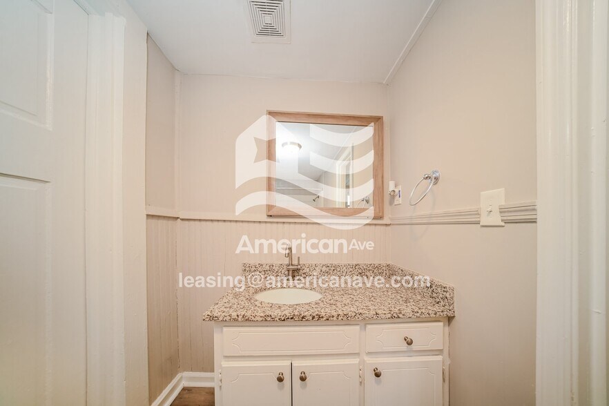 Building Photo - 603 Park Ave