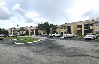 Building Photo - 660 Cypress Club Way
