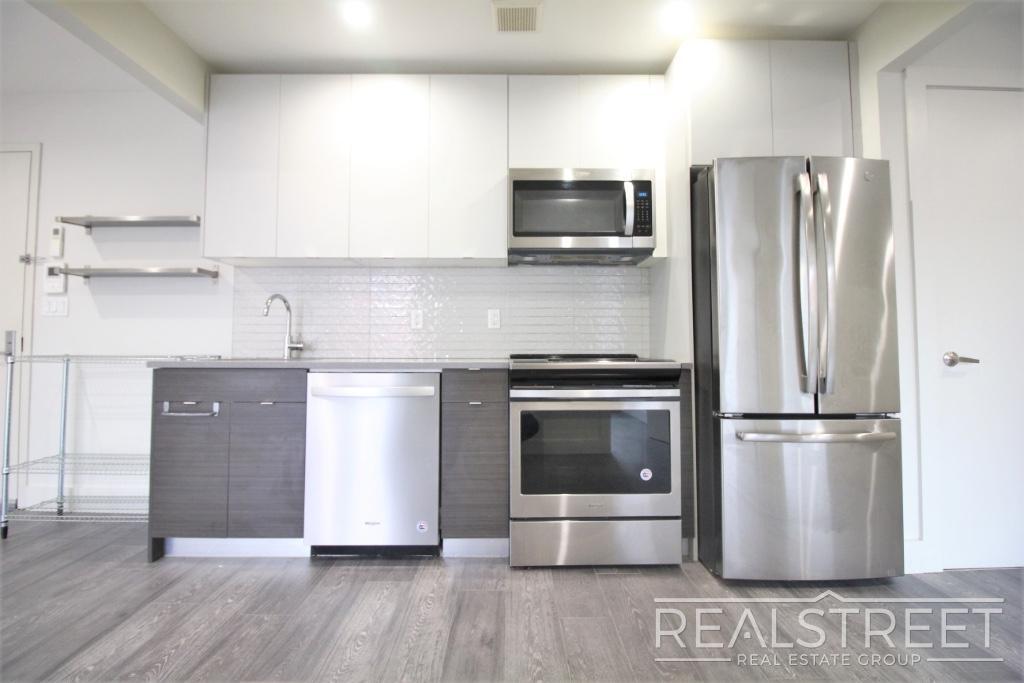 Building Photo - Stunning 2 BED w/ Balcony in Bushwick!