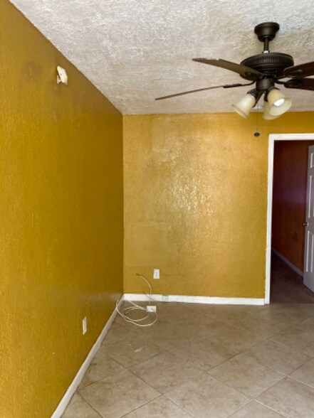 Building Photo - 1615 Avenue E