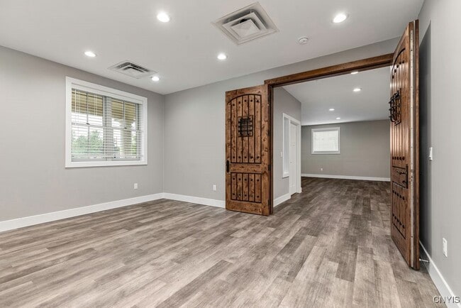 Building Photo - 6475 Collamer Rd