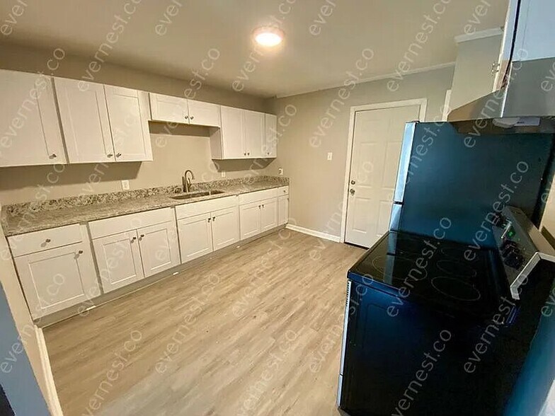 Building Photo - 63 Hill Ln