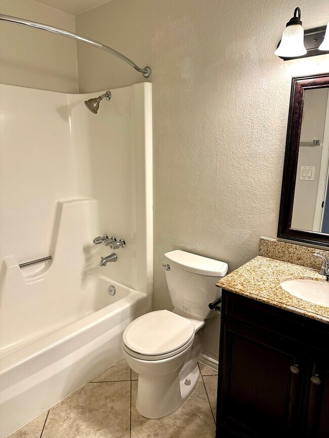 Building Photo - 4 Bedroom with pool in prime location