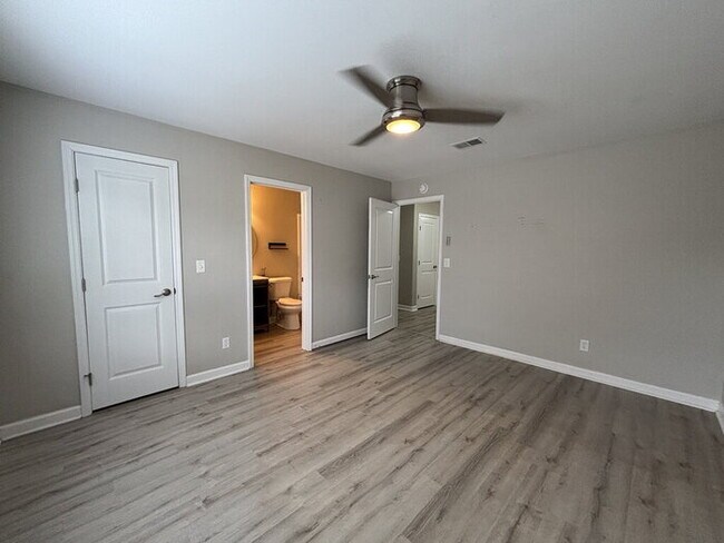 Building Photo - 8483 Yadkin Cir