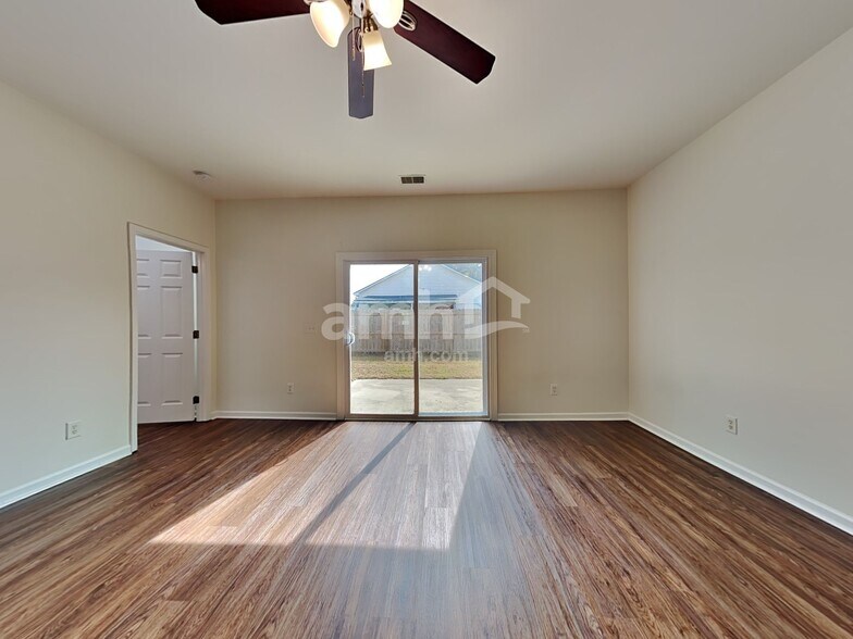 Building Photo - 110 Deerpath Trail