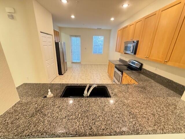 Building Photo - 425 Greenwich Cir