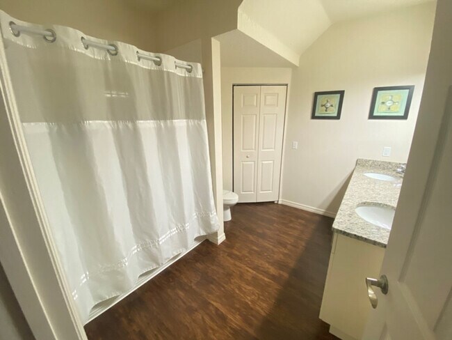 Building Photo - 5372 Diplomat Ct