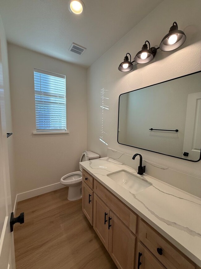 Building Photo - 8461001/85