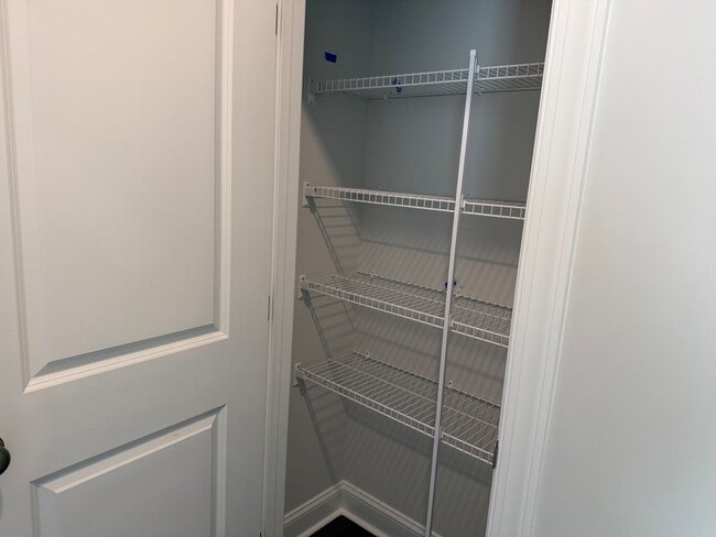 Building Photo - Brand New 5 Bedroom 3 Bathroom Single Fami...