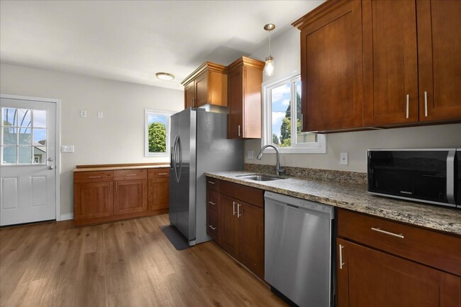 Building Photo - 3Bd/2.25Ba Everett Home