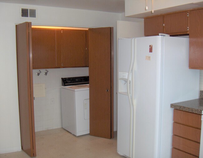 Building Photo - 25 Hadley Ave