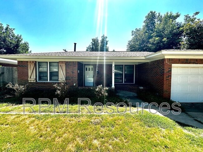 Building Photo - 2136 Carlton Way