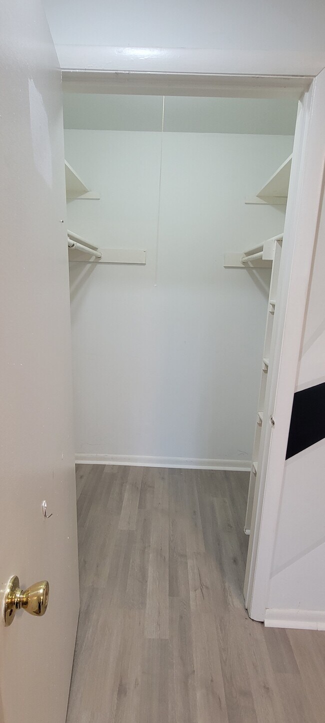 Building Photo - 1811 Ravens Crest Dr