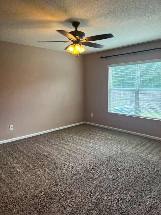Building Photo - West Magnolia 3BR / 2BA Home Clay County