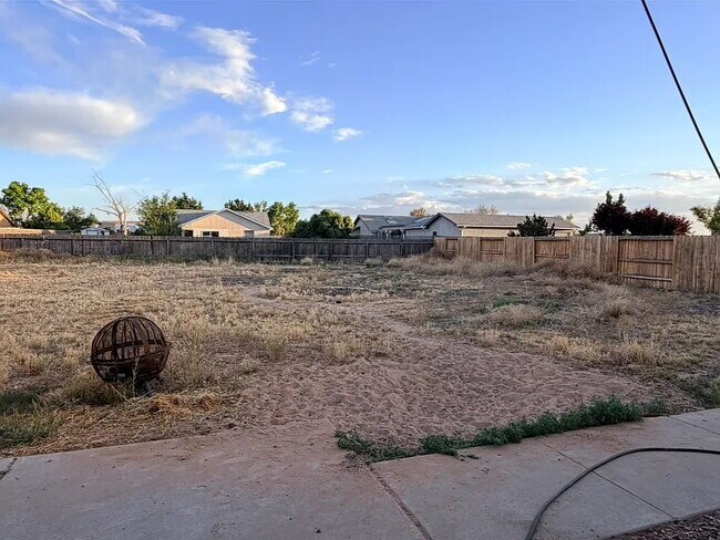 Building Photo - "Charming 3-Bed Oasis with 2 Baths in Los Lunas – 1216 Sq Ft of Cozy Living!"