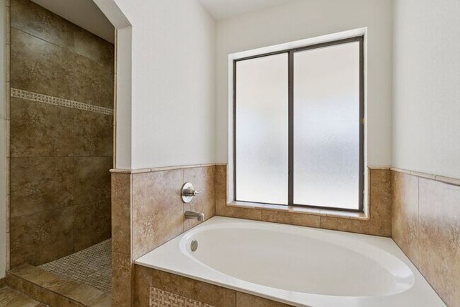 Building Photo - 923 N 59th St
