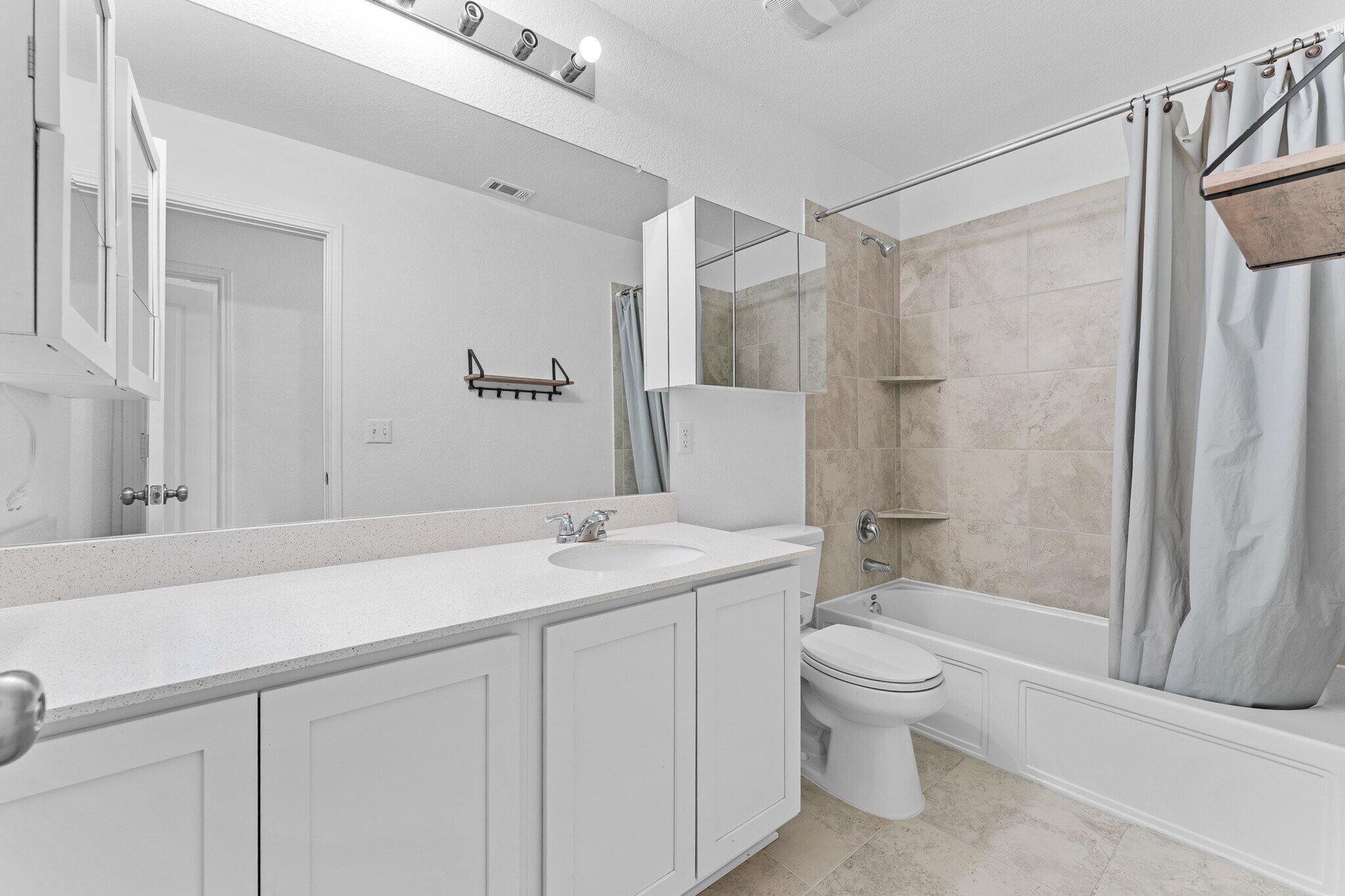 Building Photo - 129 Escondido Cir