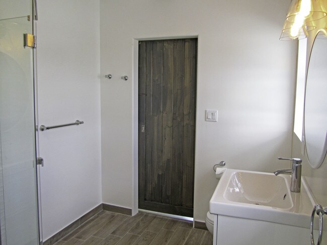 Bathroom - 1312 S Victoria Ave
